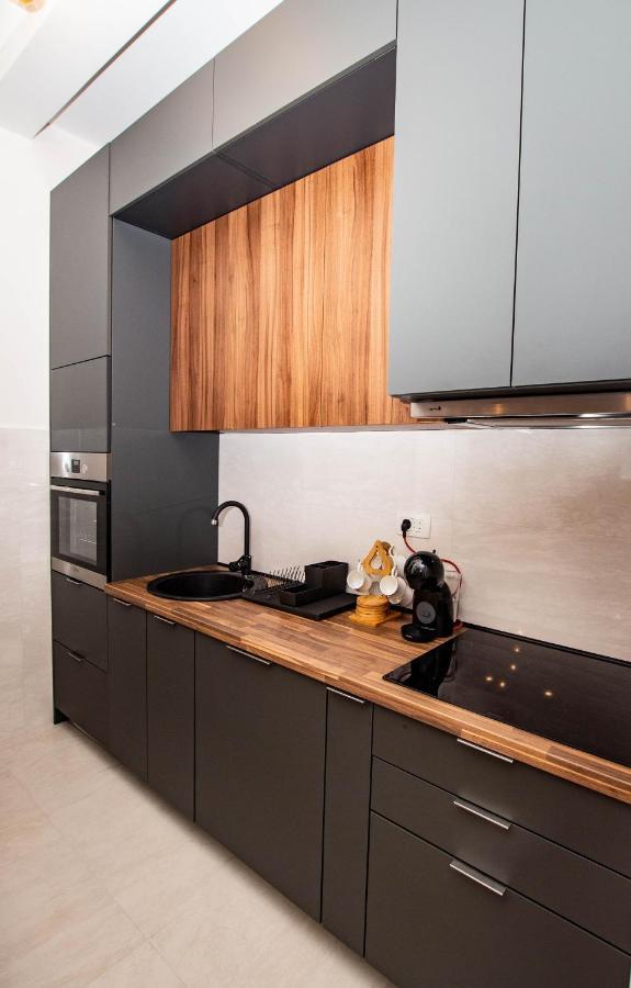 Follow The Sun - 4 Person Apartment บาร์ ภายนอก รูปภาพ