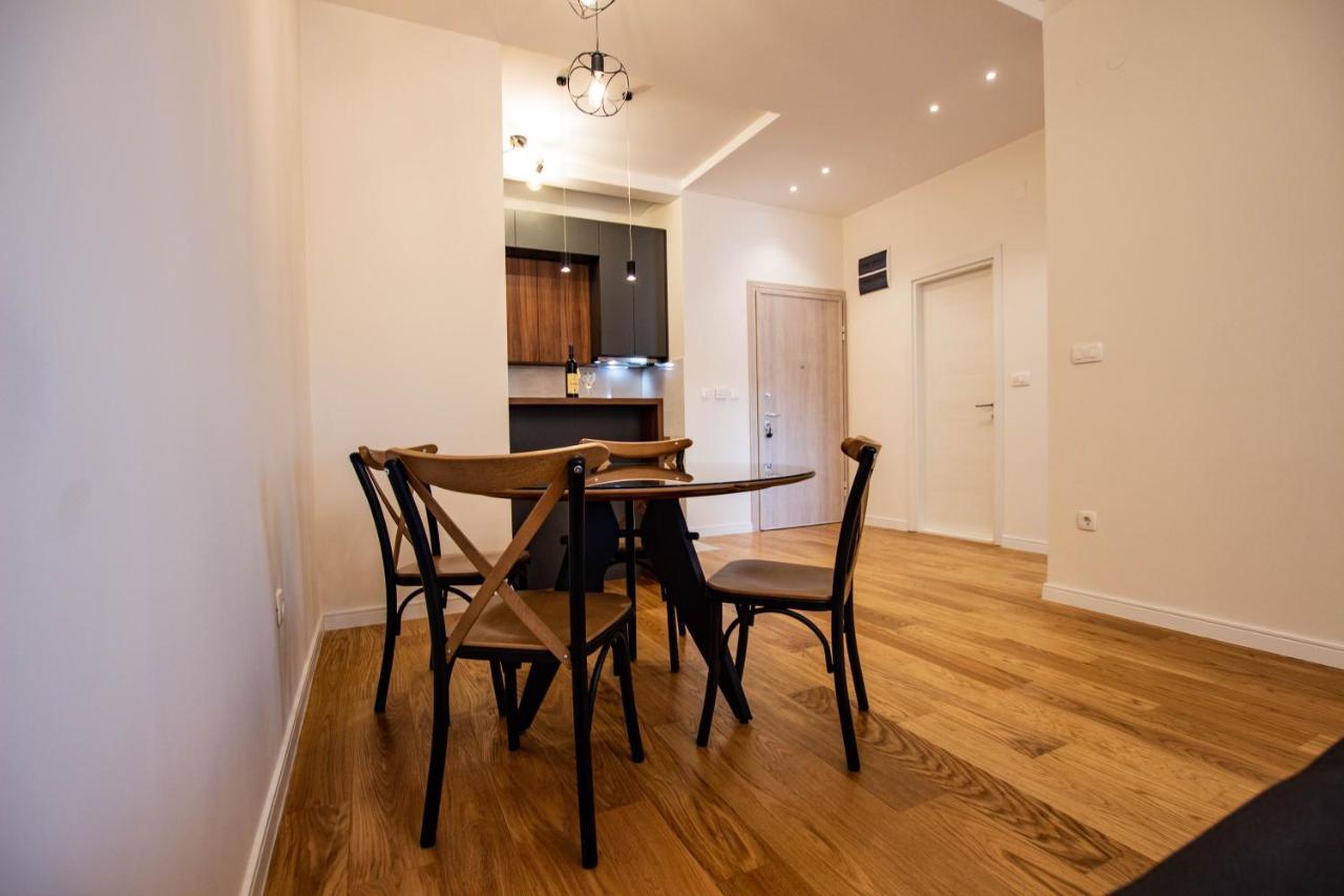 Follow The Sun - 4 Person Apartment บาร์ ภายนอก รูปภาพ