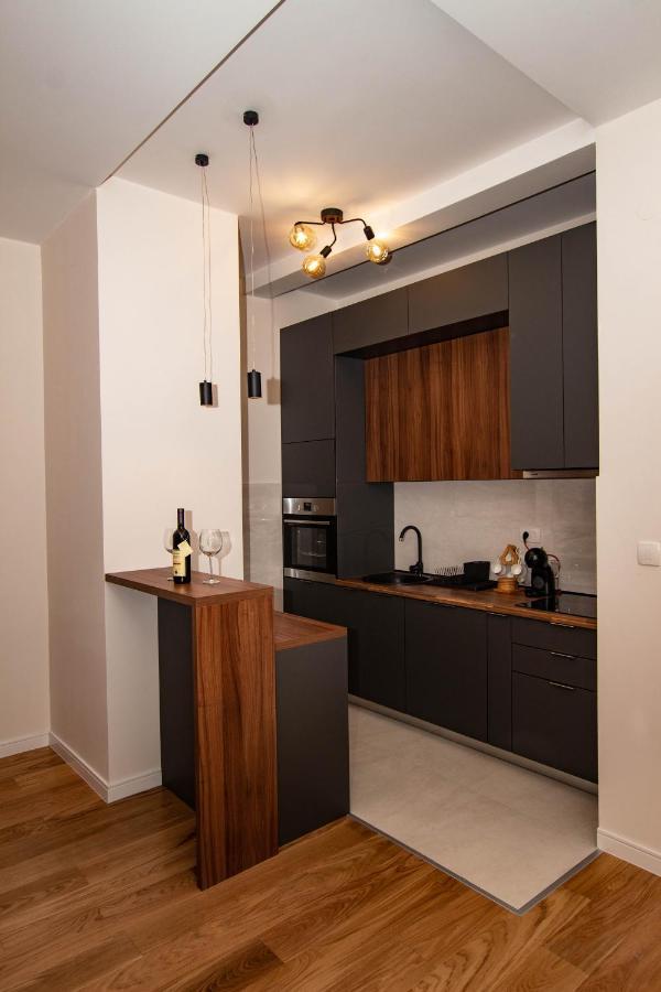 Follow The Sun - 4 Person Apartment บาร์ ภายนอก รูปภาพ