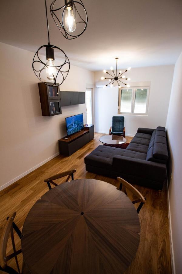 Follow The Sun - 4 Person Apartment บาร์ ภายนอก รูปภาพ