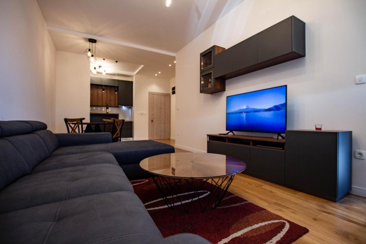 Follow The Sun - 4 Person Apartment บาร์ ภายนอก รูปภาพ