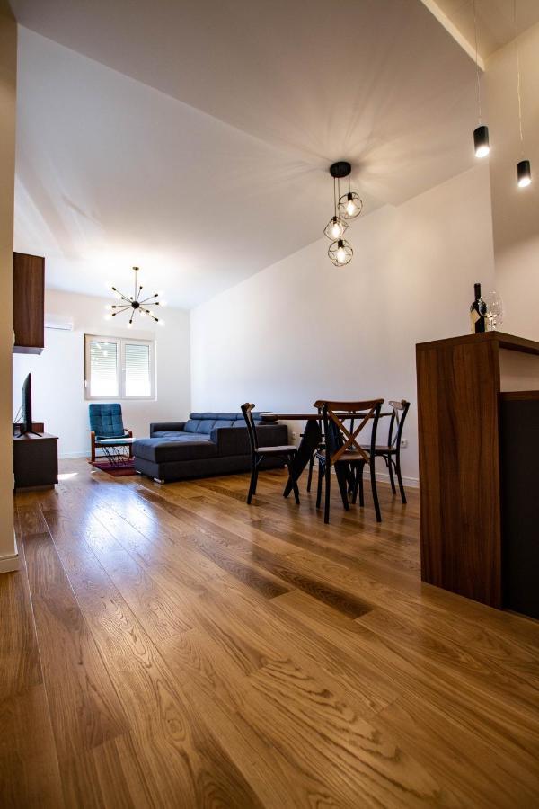 Follow The Sun - 4 Person Apartment บาร์ ภายนอก รูปภาพ