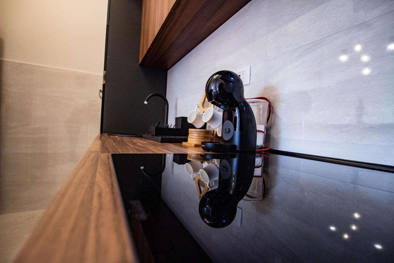 Follow The Sun - 4 Person Apartment บาร์ ภายนอก รูปภาพ