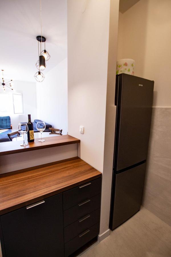 Follow The Sun - 4 Person Apartment บาร์ ภายนอก รูปภาพ