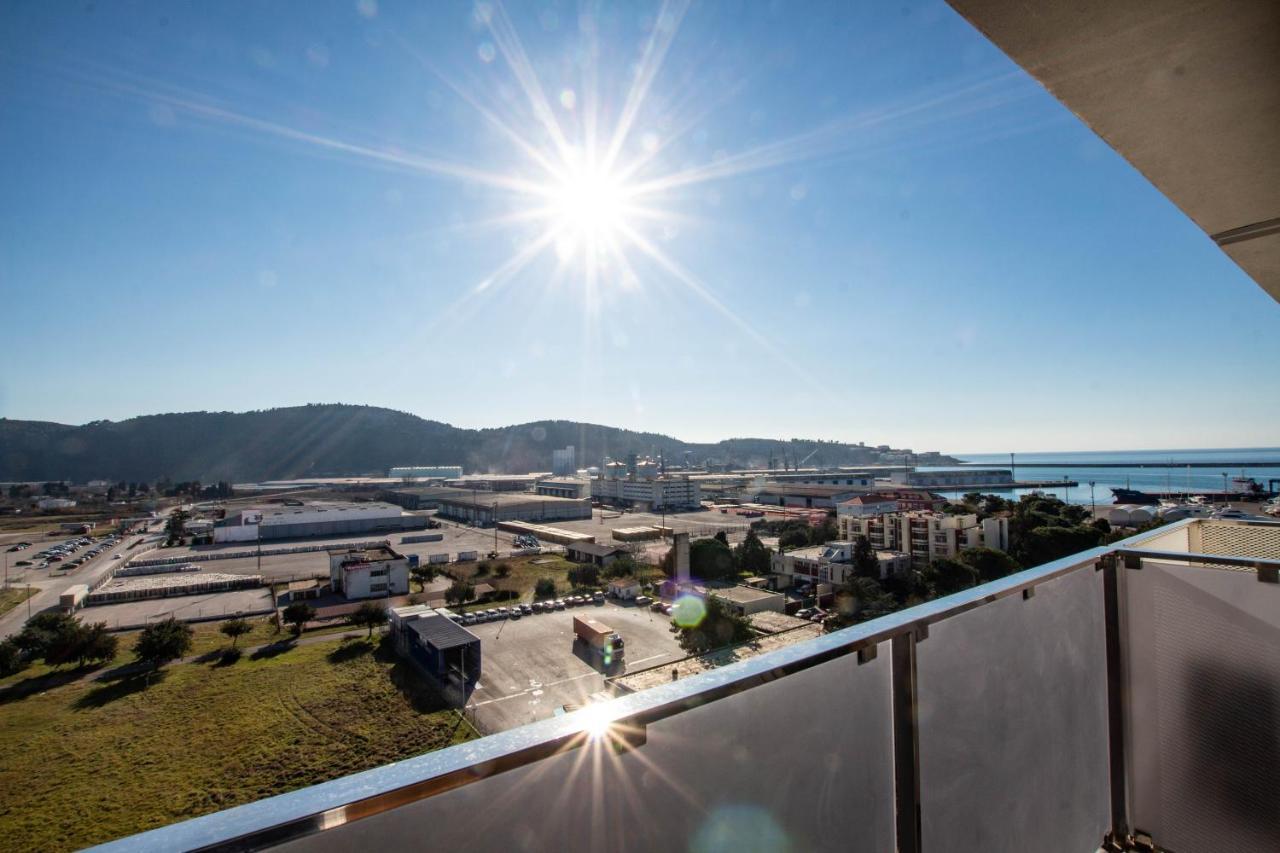 Follow The Sun - 4 Person Apartment บาร์ ภายนอก รูปภาพ