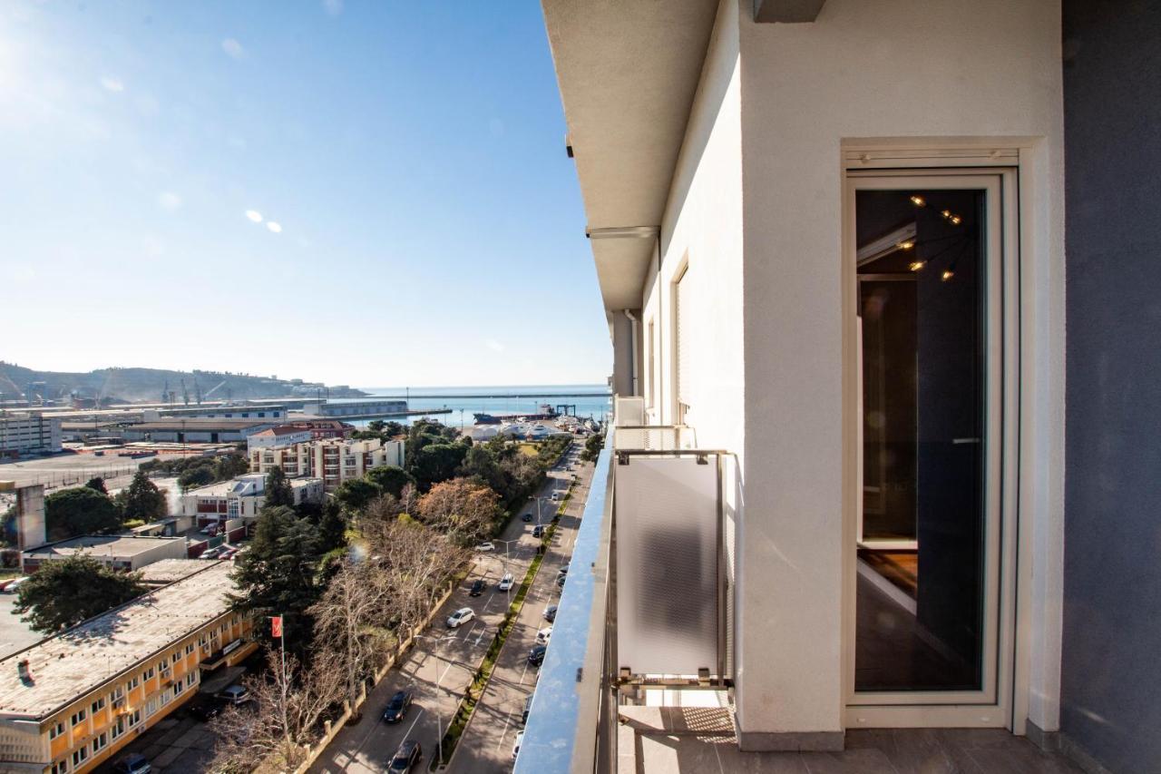 Follow The Sun - 4 Person Apartment บาร์ ภายนอก รูปภาพ
