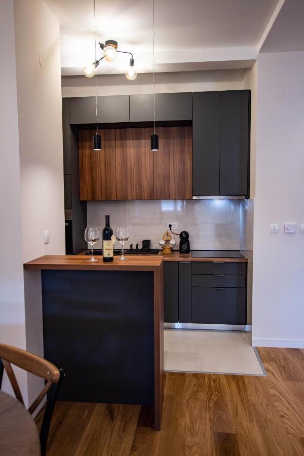 Follow The Sun - 4 Person Apartment บาร์ ภายนอก รูปภาพ