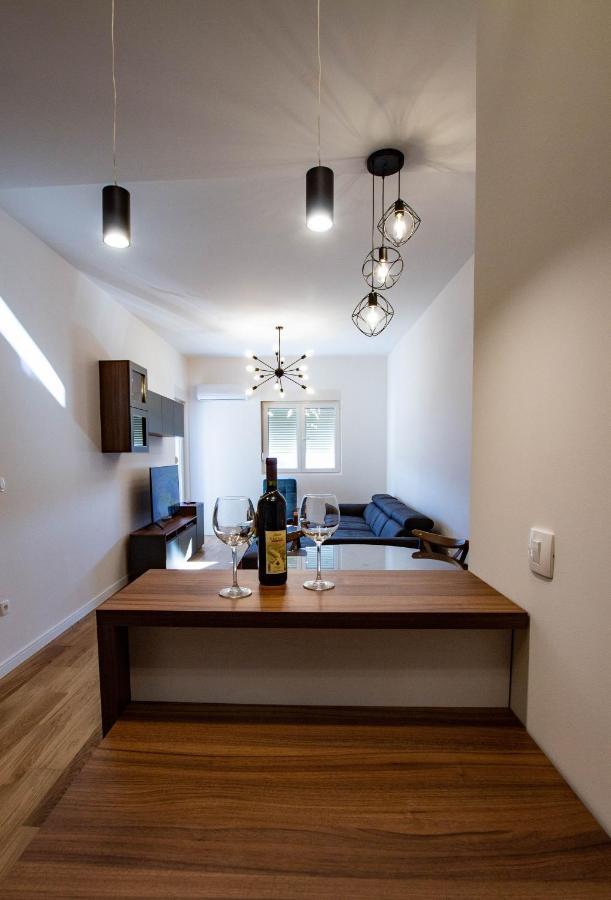 Follow The Sun - 4 Person Apartment บาร์ ภายนอก รูปภาพ