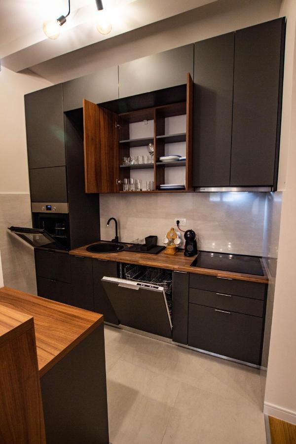 Follow The Sun - 4 Person Apartment บาร์ ภายนอก รูปภาพ