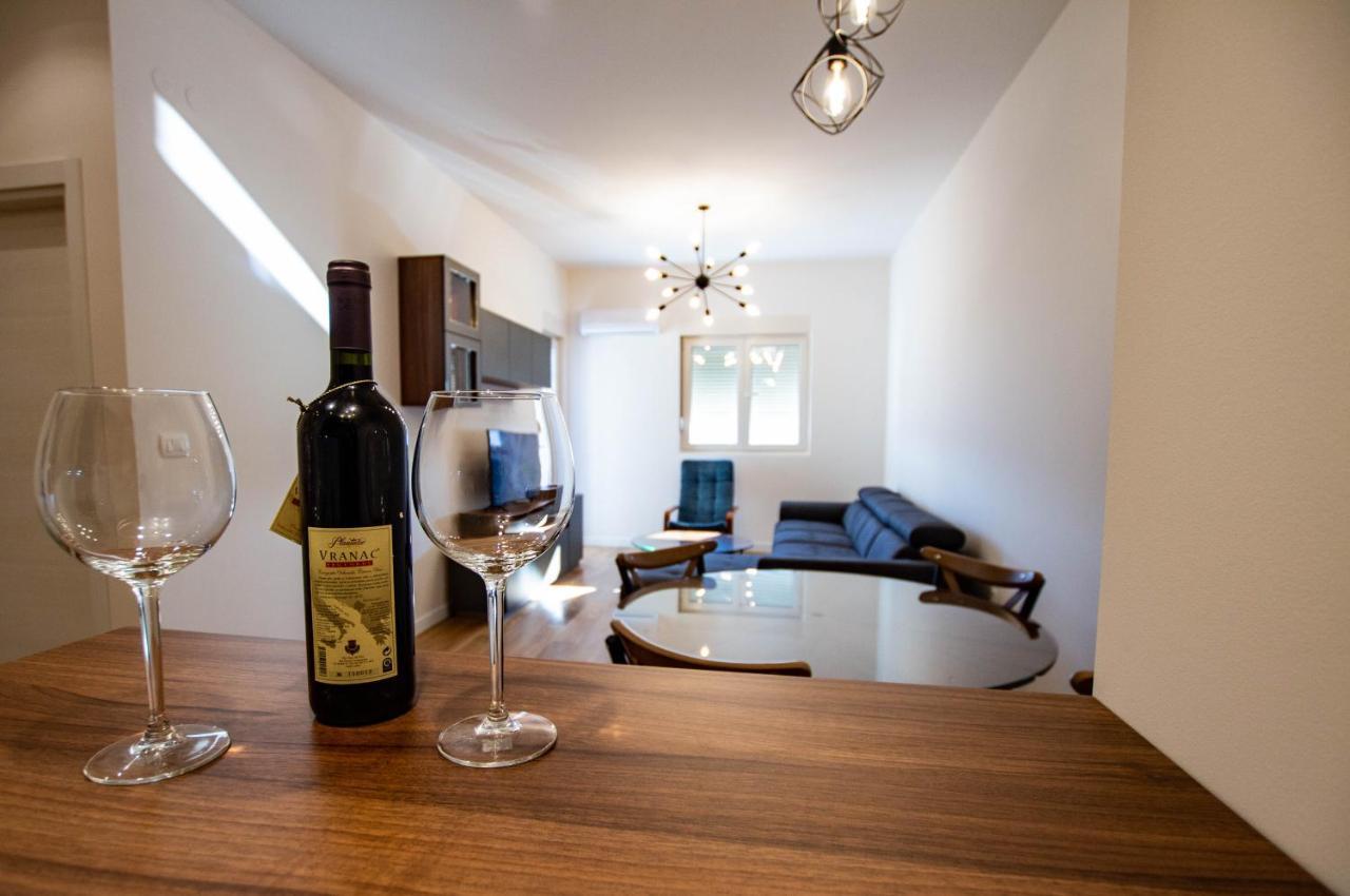 Follow The Sun - 4 Person Apartment บาร์ ภายนอก รูปภาพ