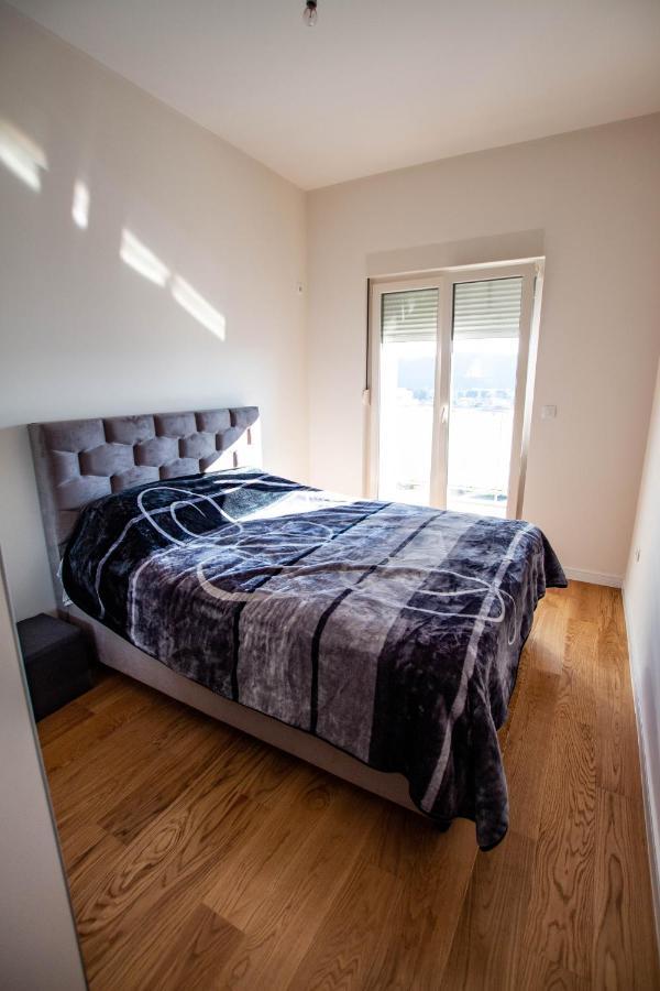 Follow The Sun - 4 Person Apartment บาร์ ภายนอก รูปภาพ