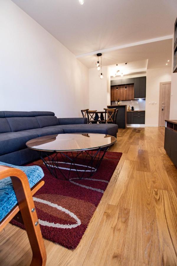 Follow The Sun - 4 Person Apartment บาร์ ภายนอก รูปภาพ
