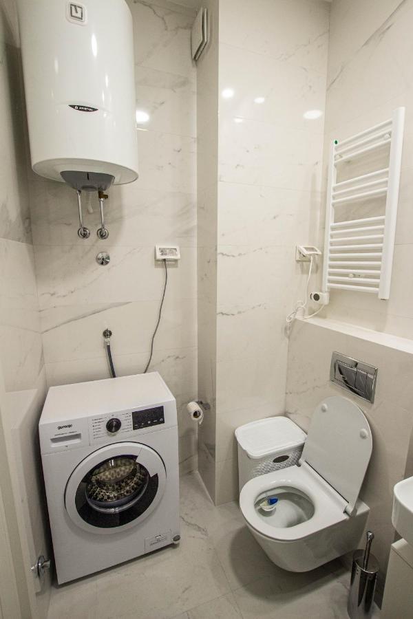Follow The Sun - 4 Person Apartment บาร์ ภายนอก รูปภาพ