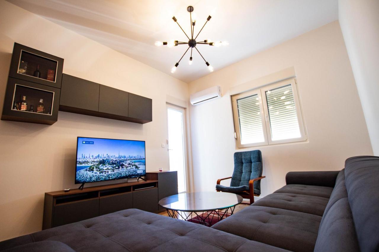 Follow The Sun - 4 Person Apartment บาร์ ภายนอก รูปภาพ