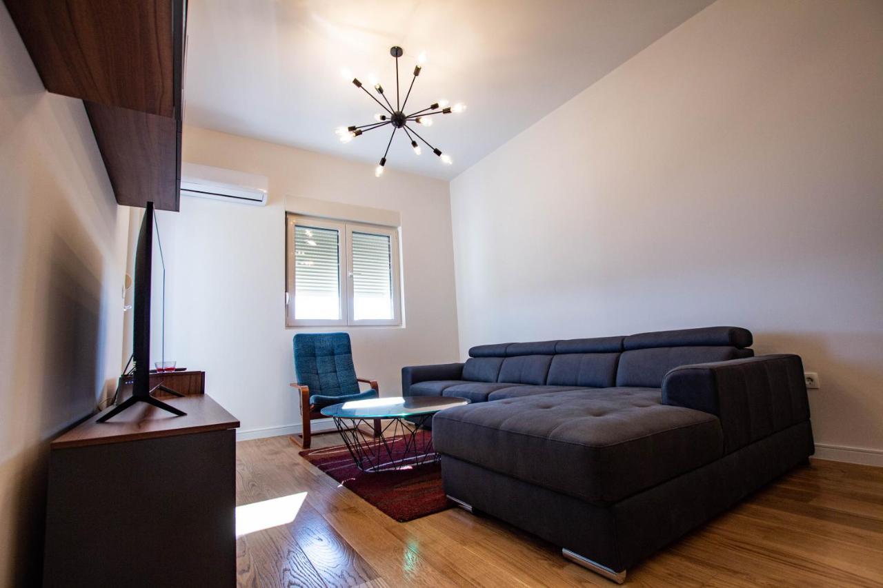 Follow The Sun - 4 Person Apartment บาร์ ภายนอก รูปภาพ