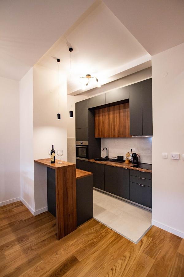 Follow The Sun - 4 Person Apartment บาร์ ภายนอก รูปภาพ
