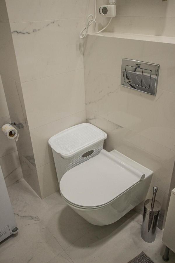 Follow The Sun - 4 Person Apartment บาร์ ภายนอก รูปภาพ